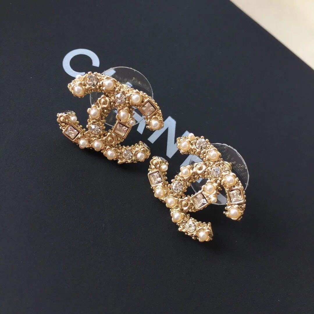 詳細な写真と価格については私に連絡してください