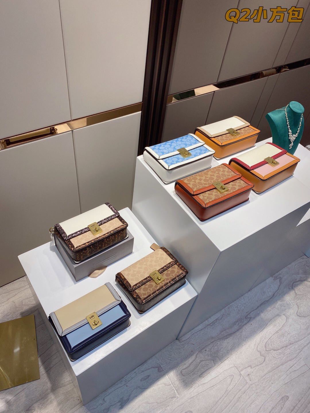 詳細な写真と価格については私に連絡してください