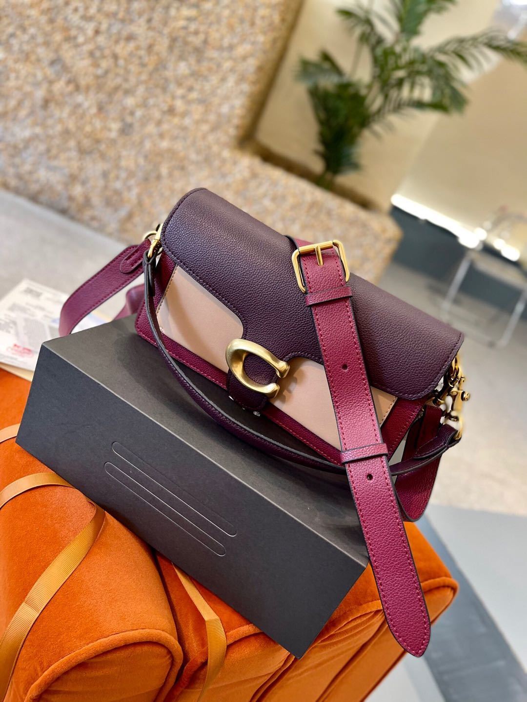 詳細な写真と価格については私に連絡してください