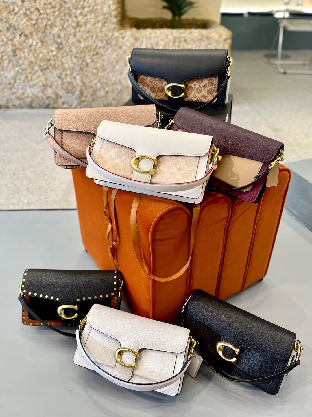 詳細な写真と価格については私に連絡してください