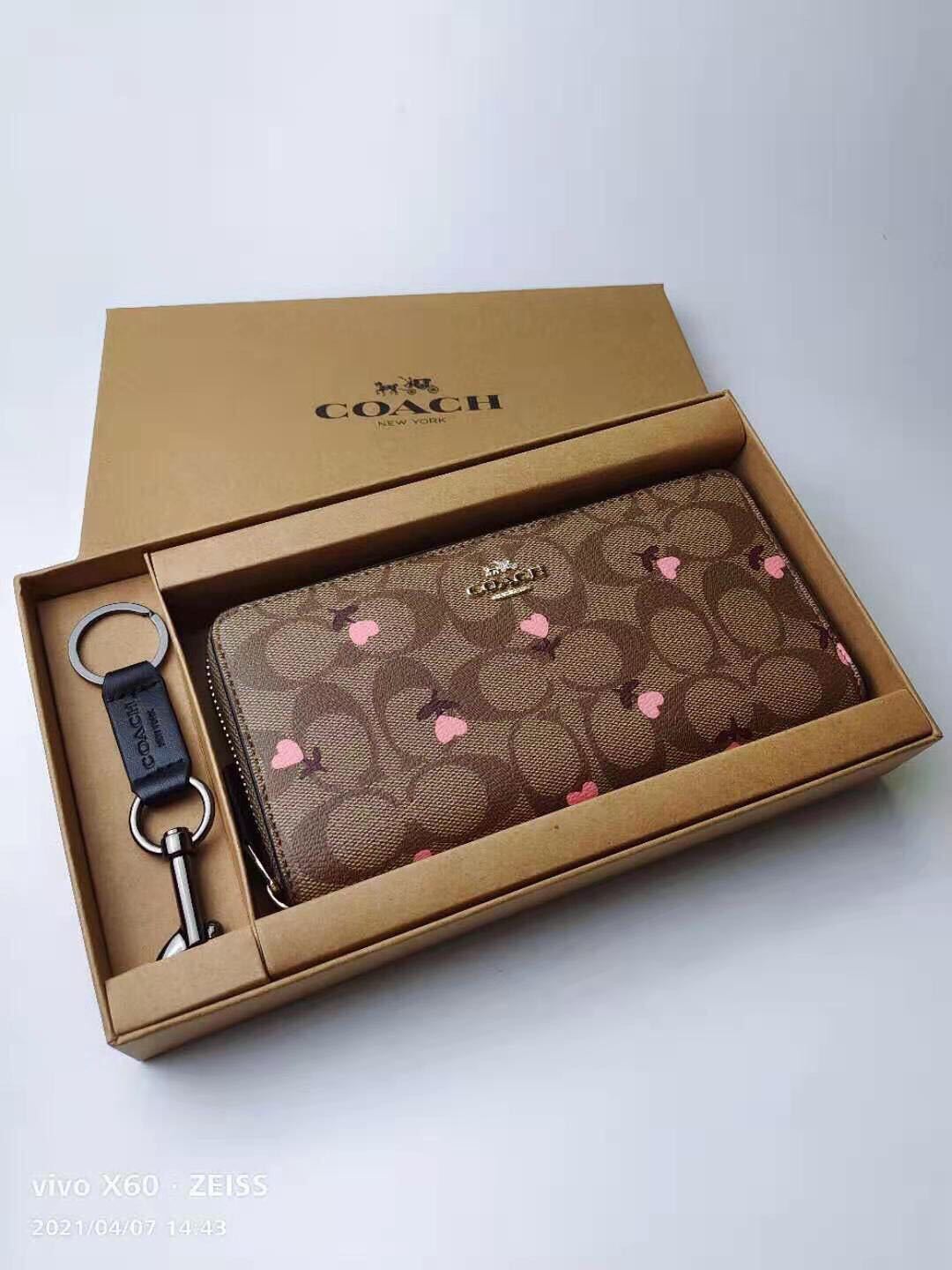 詳細な写真と価格については私に連絡してください