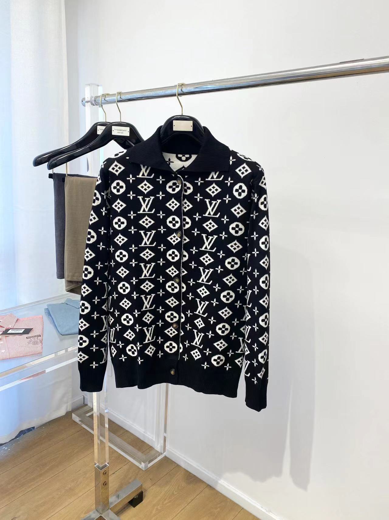 詳細な写真と価格については私に連絡してください。