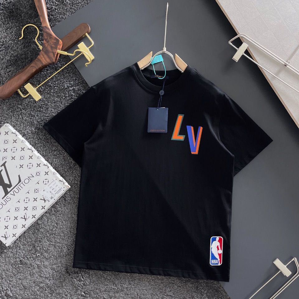 詳細な写真と価格については私に連絡してください。