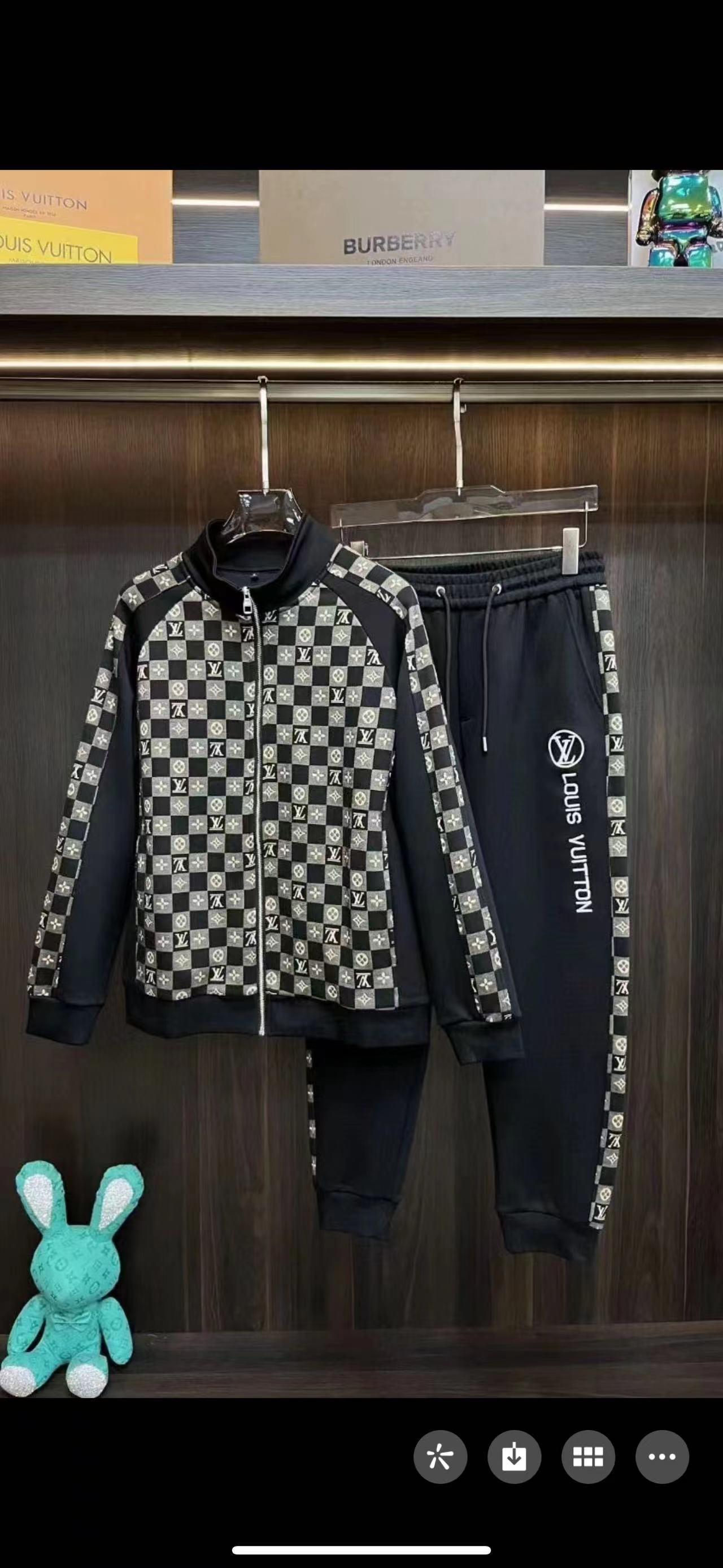 詳細な写真と価格については私に連絡してください。