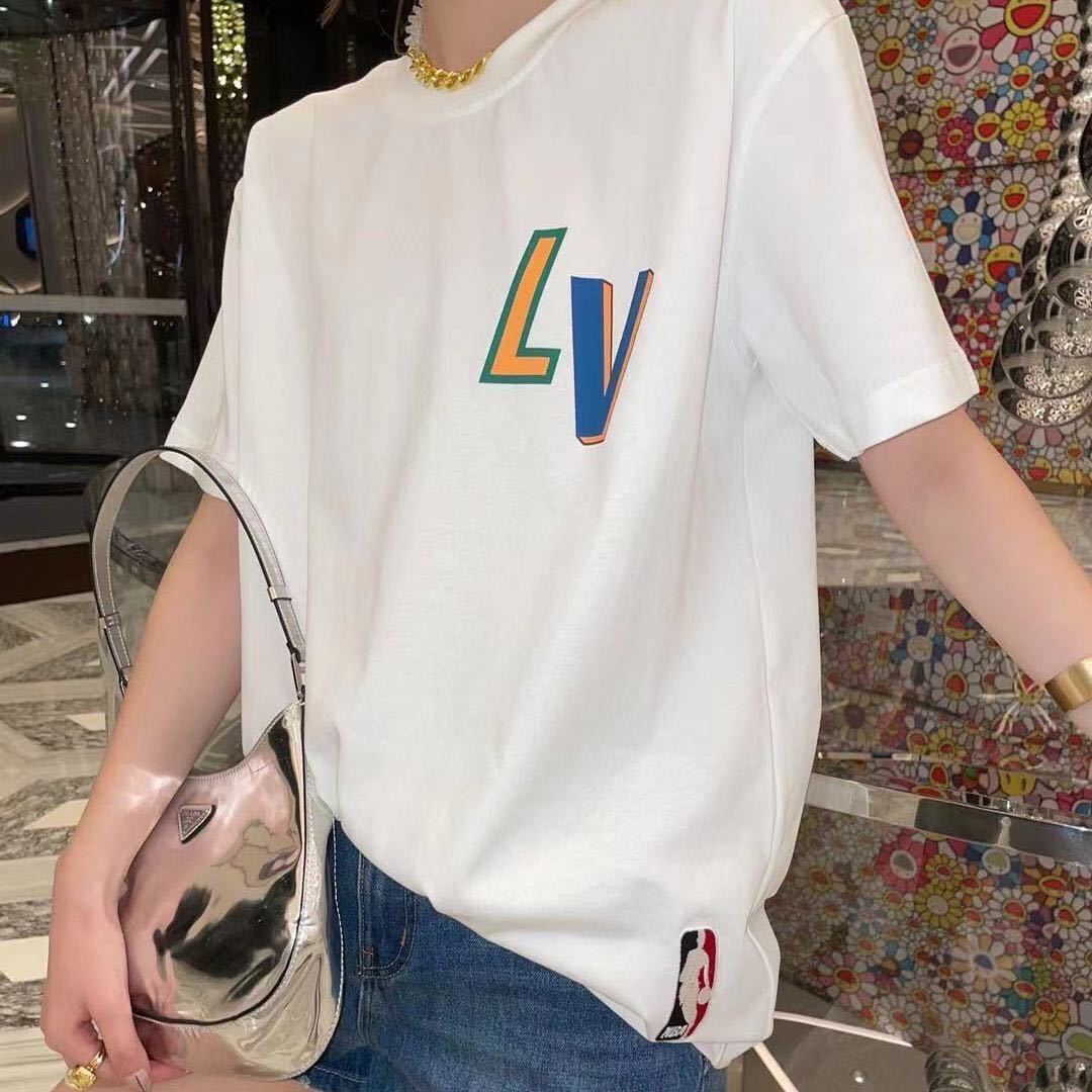 詳細な写真と価格については私に連絡してください。