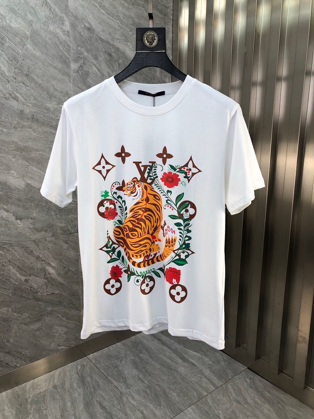 詳細な写真と価格については私に連絡してください。