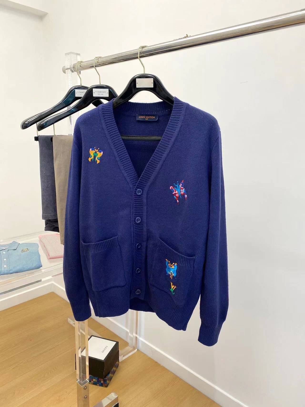 詳細な写真と価格については私に連絡してください。