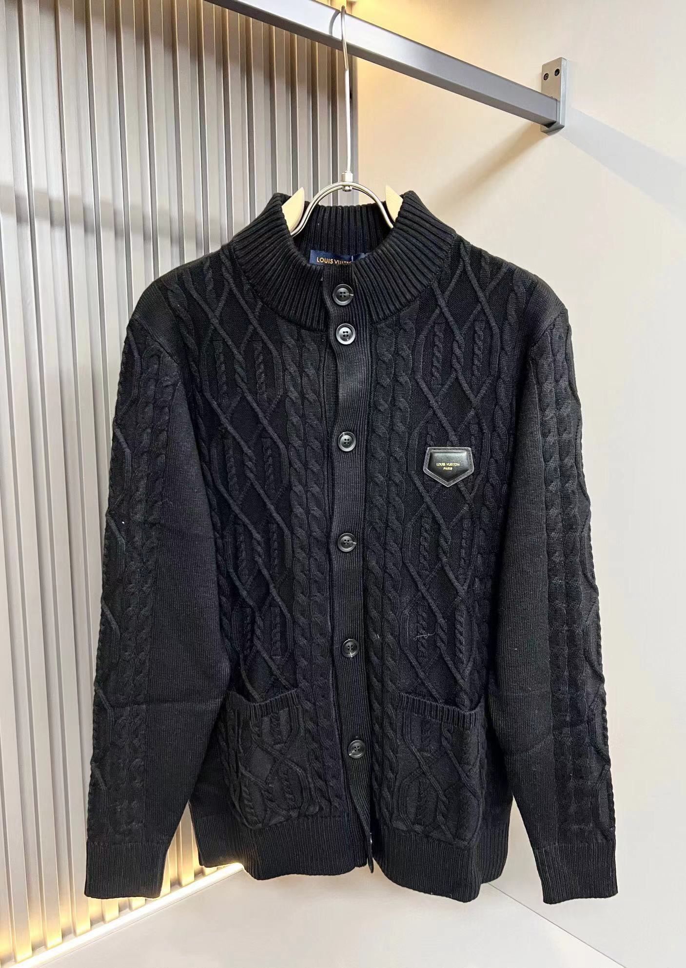 詳細な写真と価格については私に連絡してください。