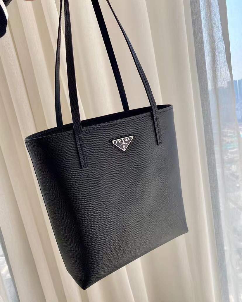 詳細な写真と価格については私に連絡してください。