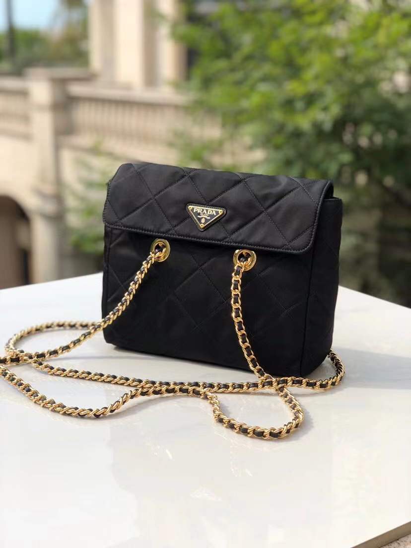 詳細な写真と価格については私に連絡してください。