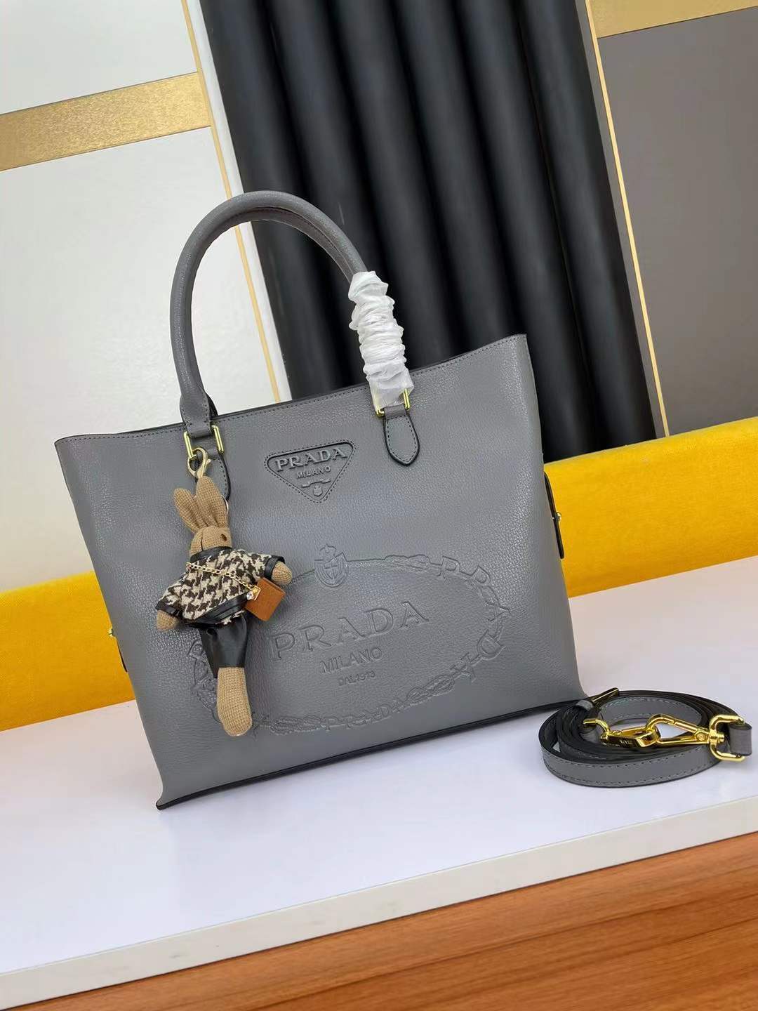 詳細な写真と価格については私に連絡してください。