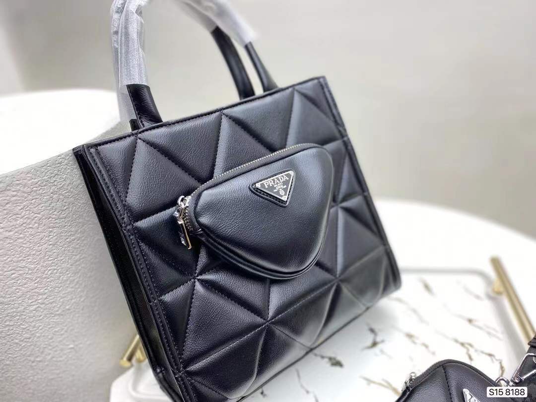 詳細な写真と価格については私に連絡してください。