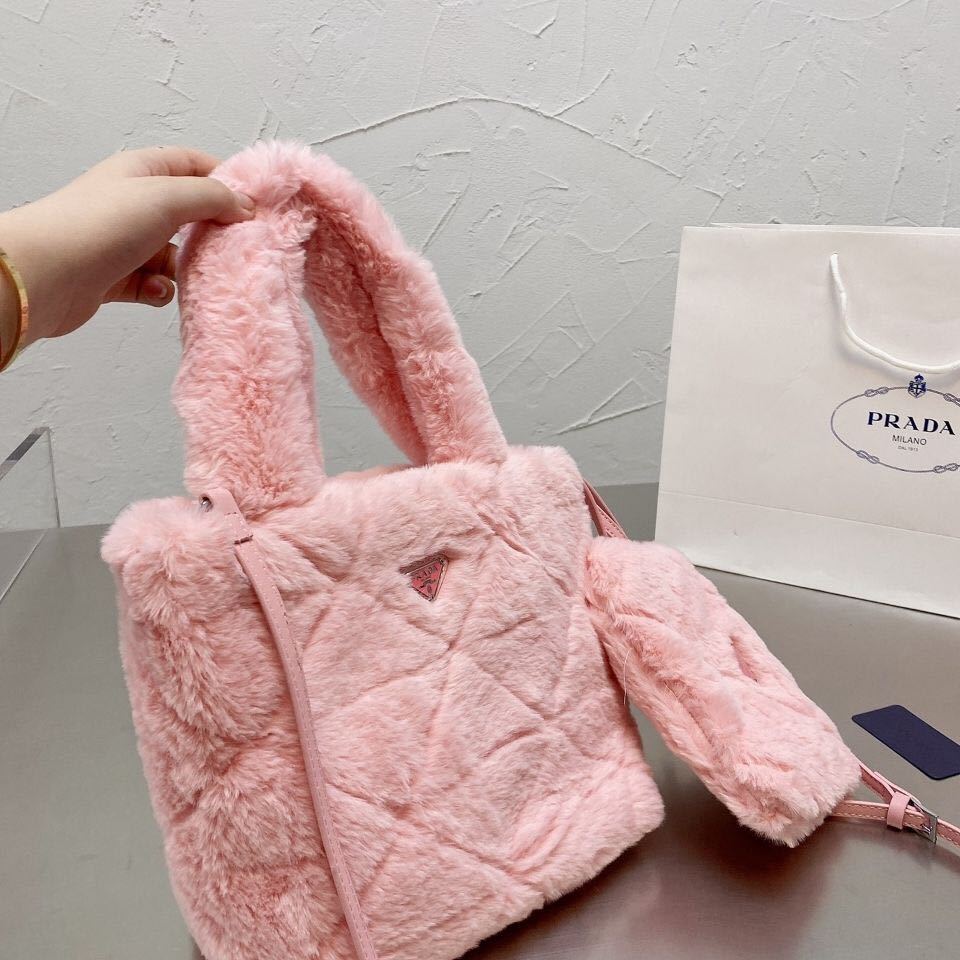 詳細な写真と価格については私に連絡してください。