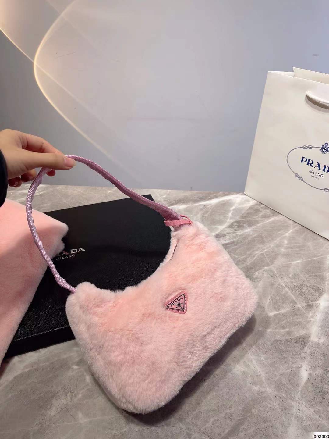 詳細な写真と価格については私に連絡してください。