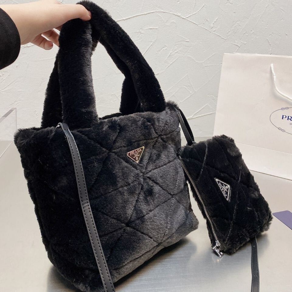 詳細な写真と価格については私に連絡してください。