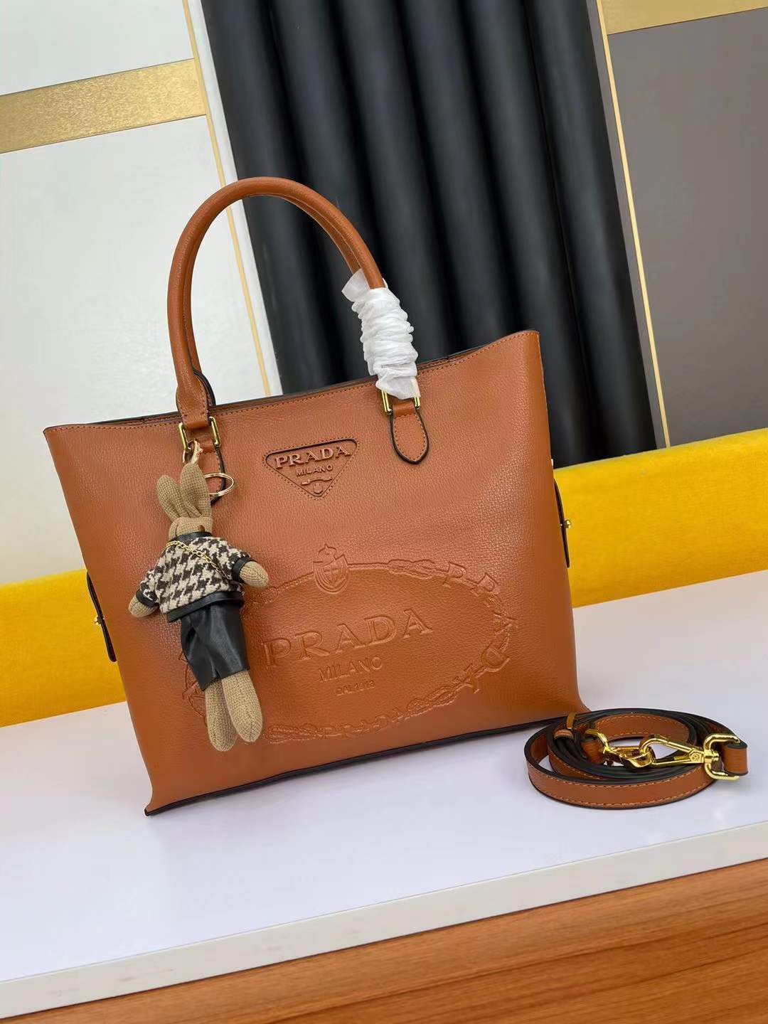 詳細な写真と価格については私に連絡してください。