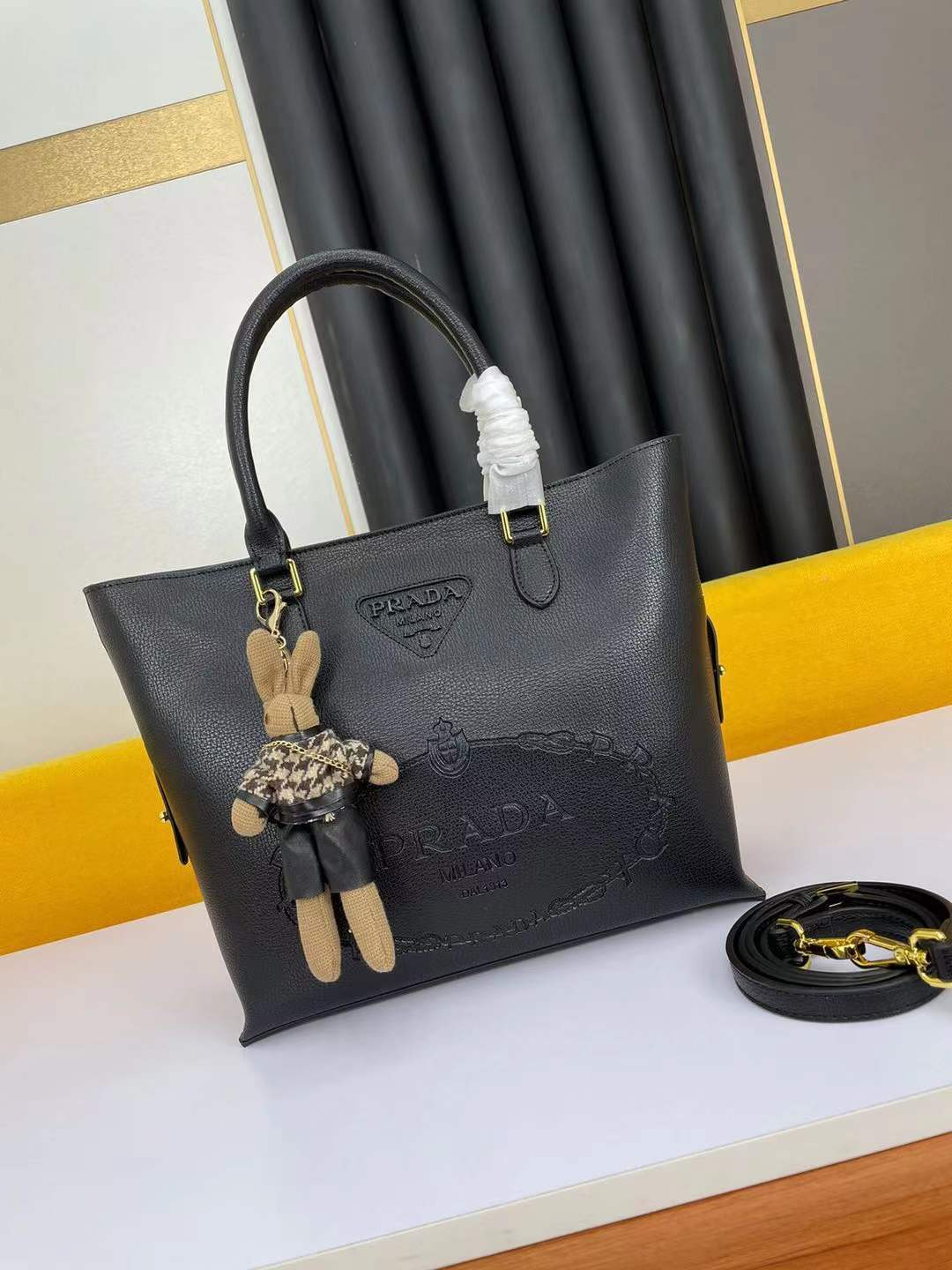 詳細な写真と価格については私に連絡してください。