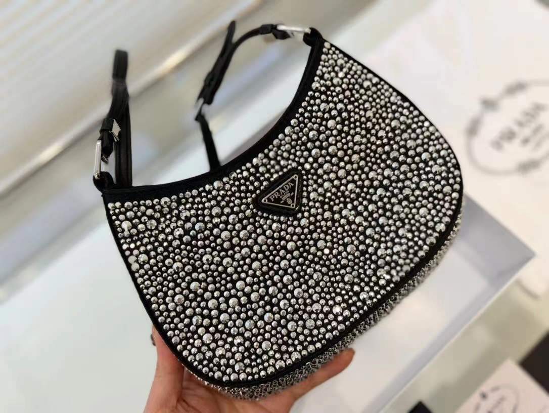 詳細な写真と価格については私に連絡してください。