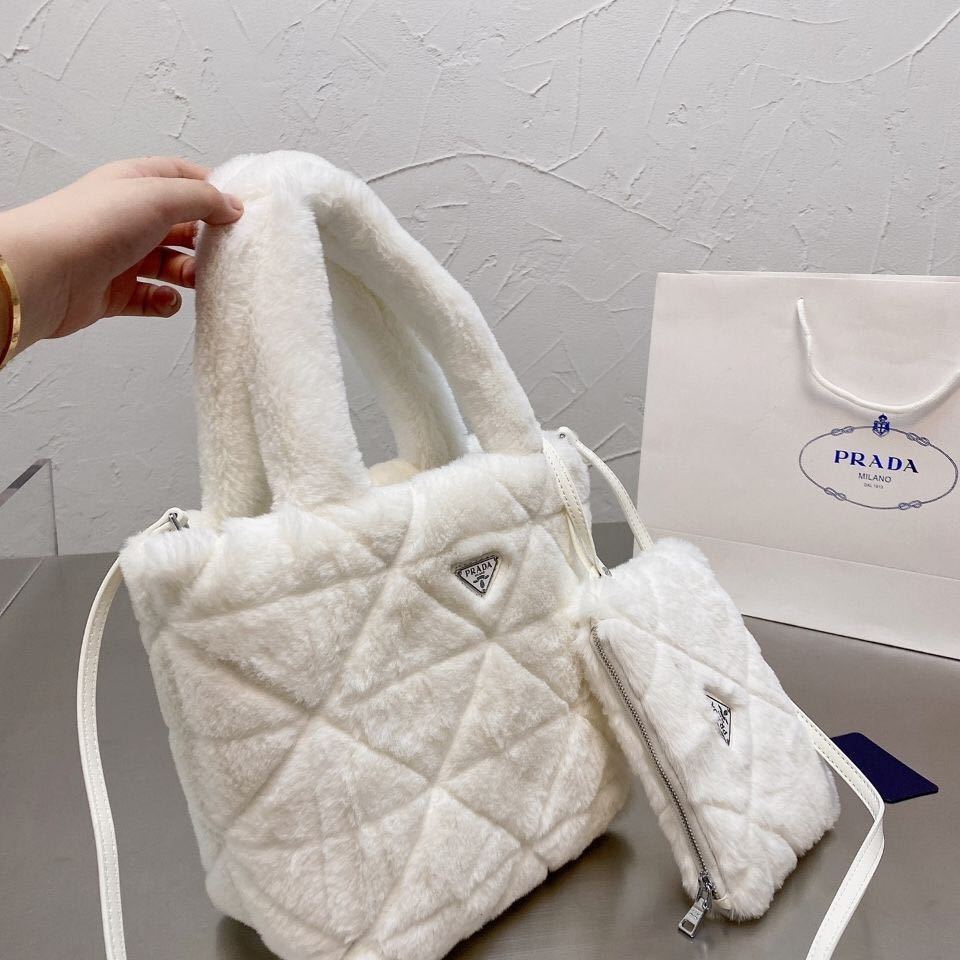 詳細な写真と価格については私に連絡してください。