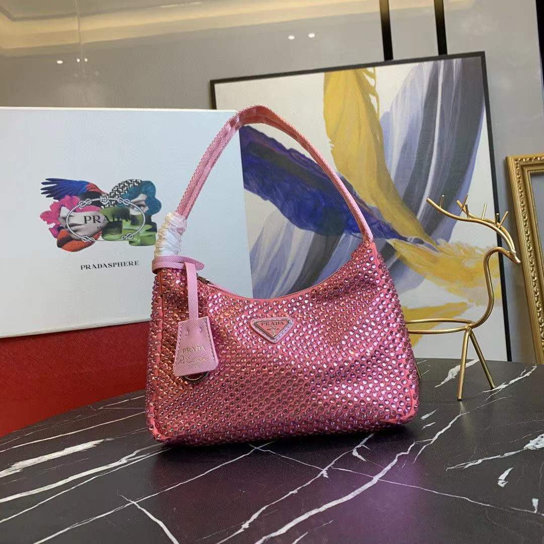 詳細な写真と価格については私に連絡してください。