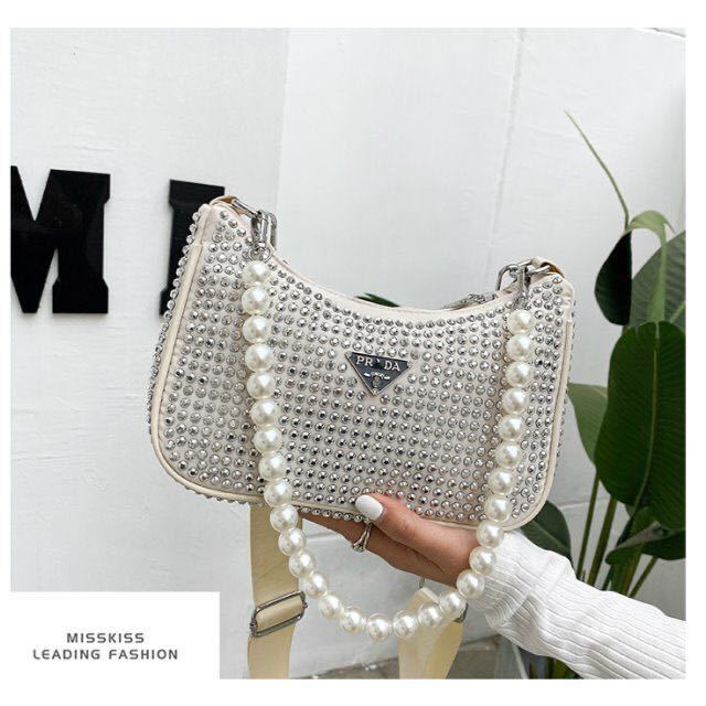 詳細な写真と価格については私に連絡してください。