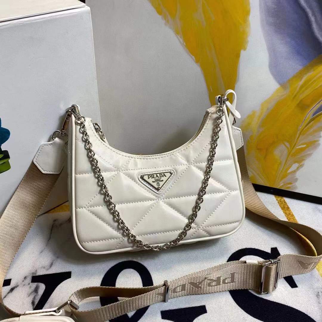 詳細な写真と価格については私に連絡してください。