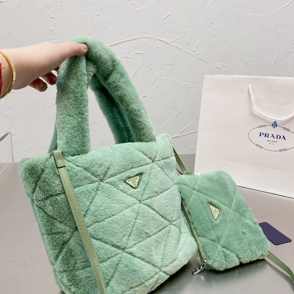 詳細な写真と価格については私に連絡してください。