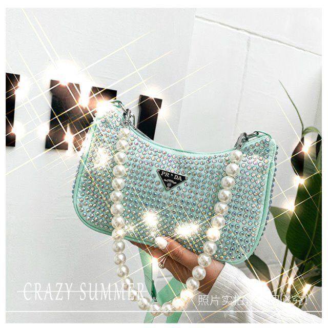 詳細な写真と価格については私に連絡してください。