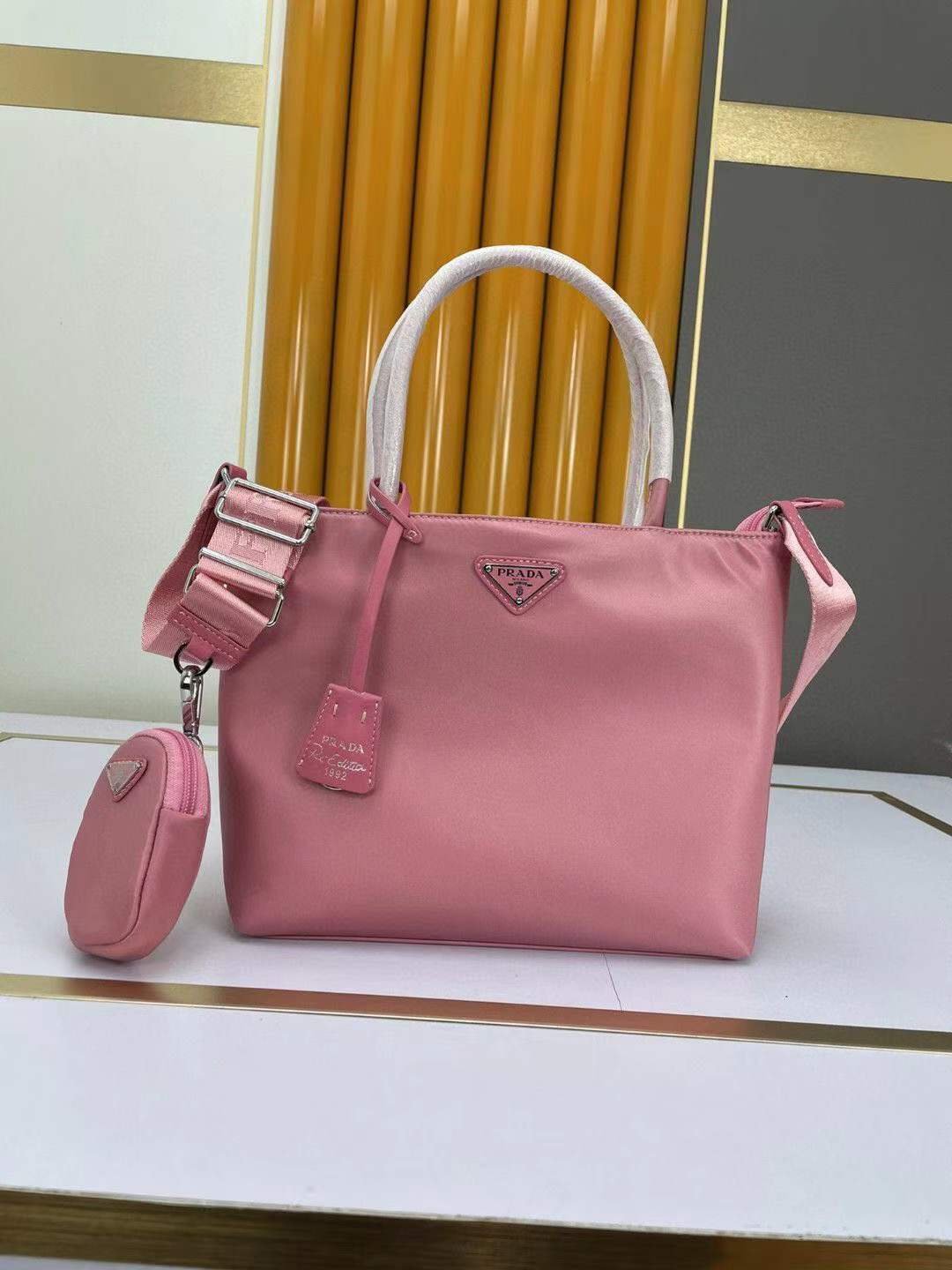 詳細な写真と価格については私に連絡してください。