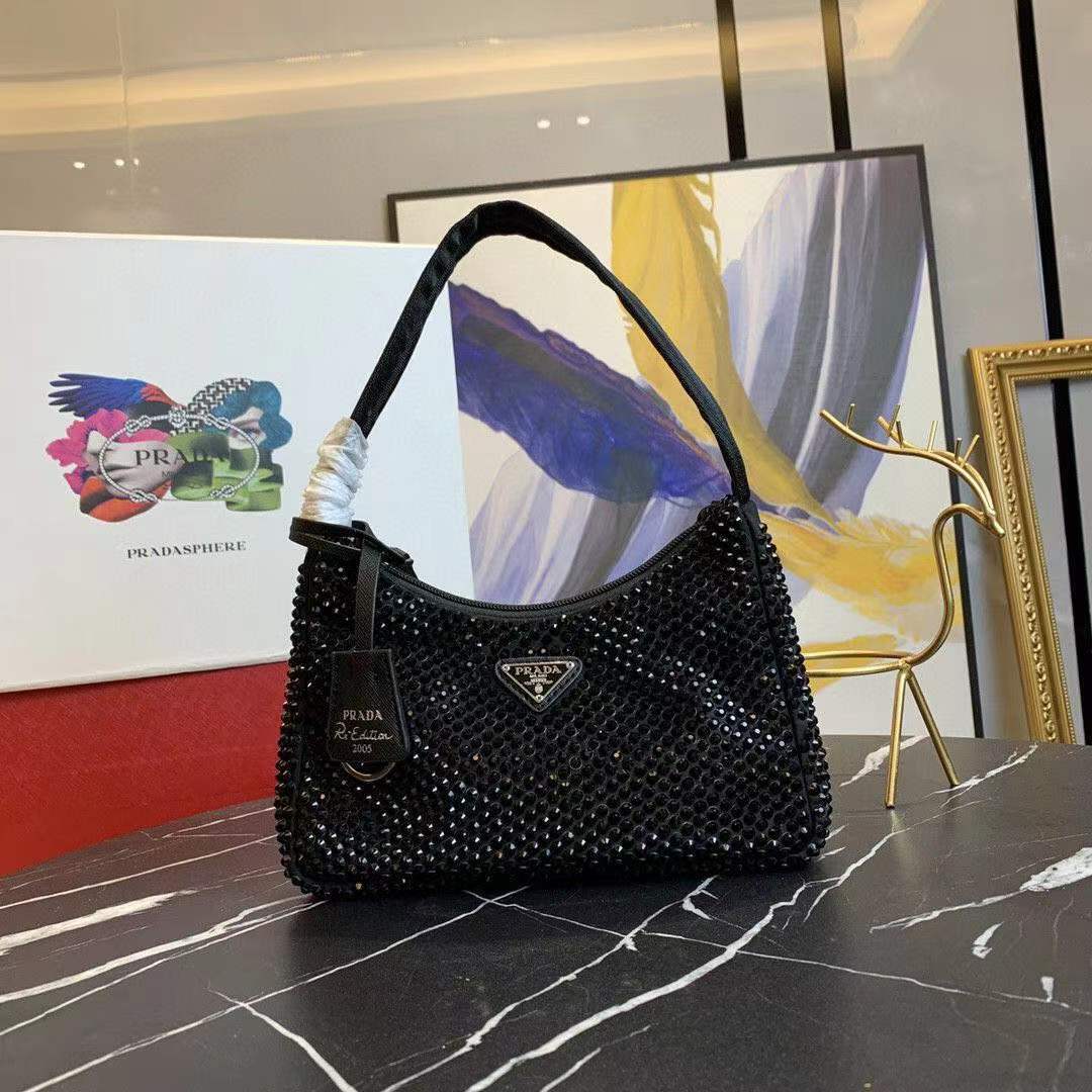 詳細な写真と価格については私に連絡してください。