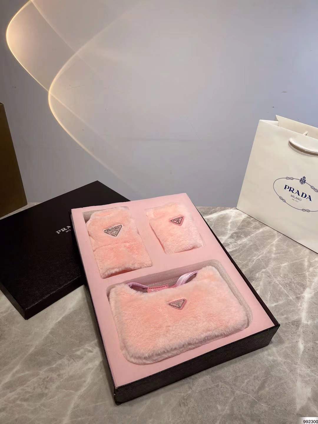 詳細な写真と価格については私に連絡してください。