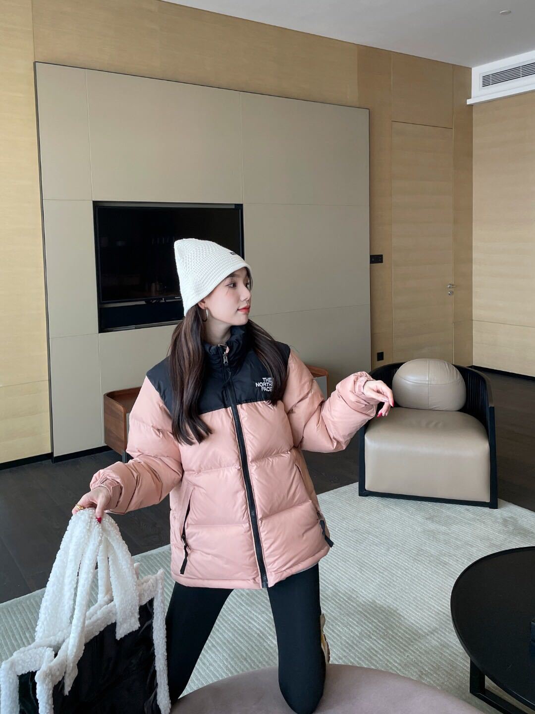 詳細な写真と価格については私に連絡してください