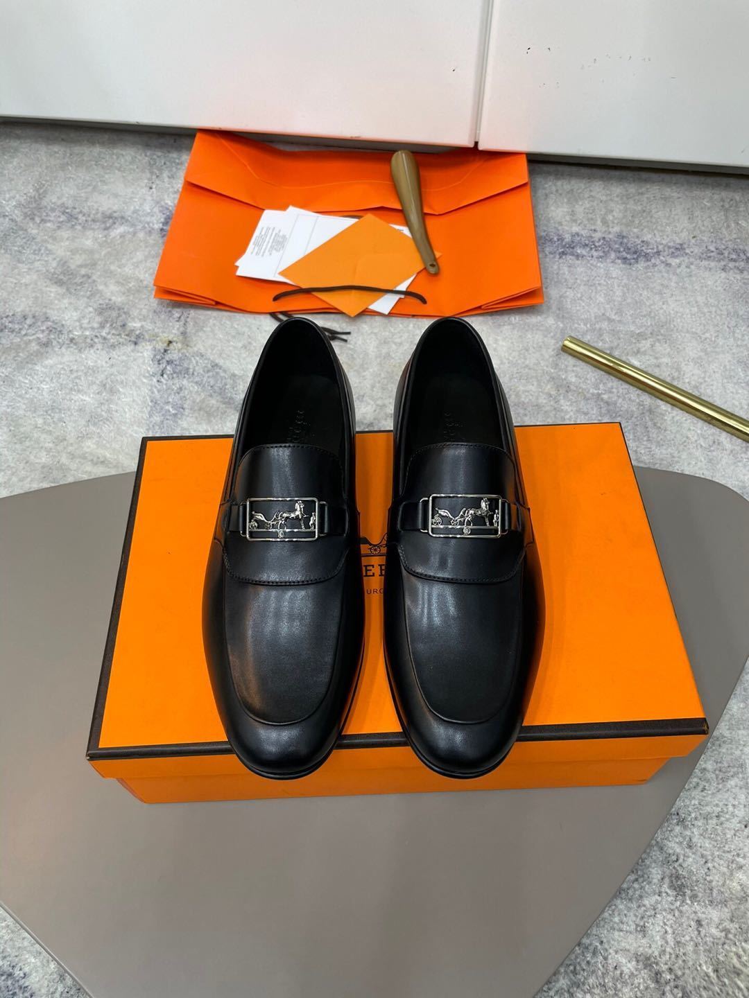 詳細な画像と価格を見て連絡する必要があります。