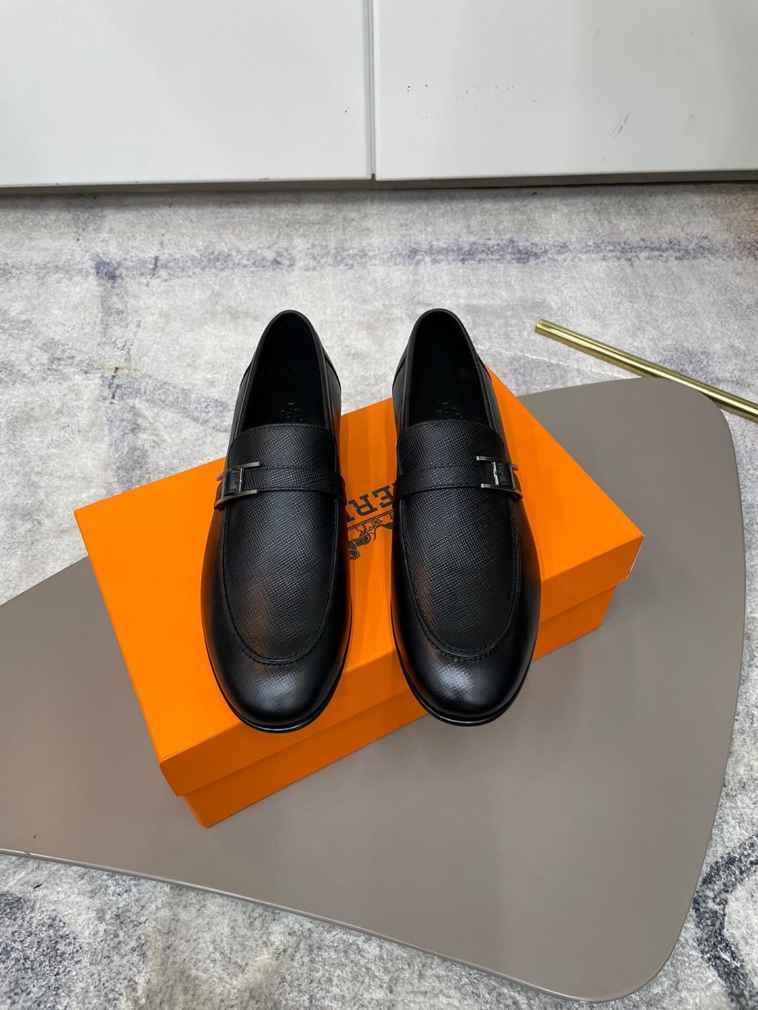 詳細な画像と価格を見て連絡する必要があります。