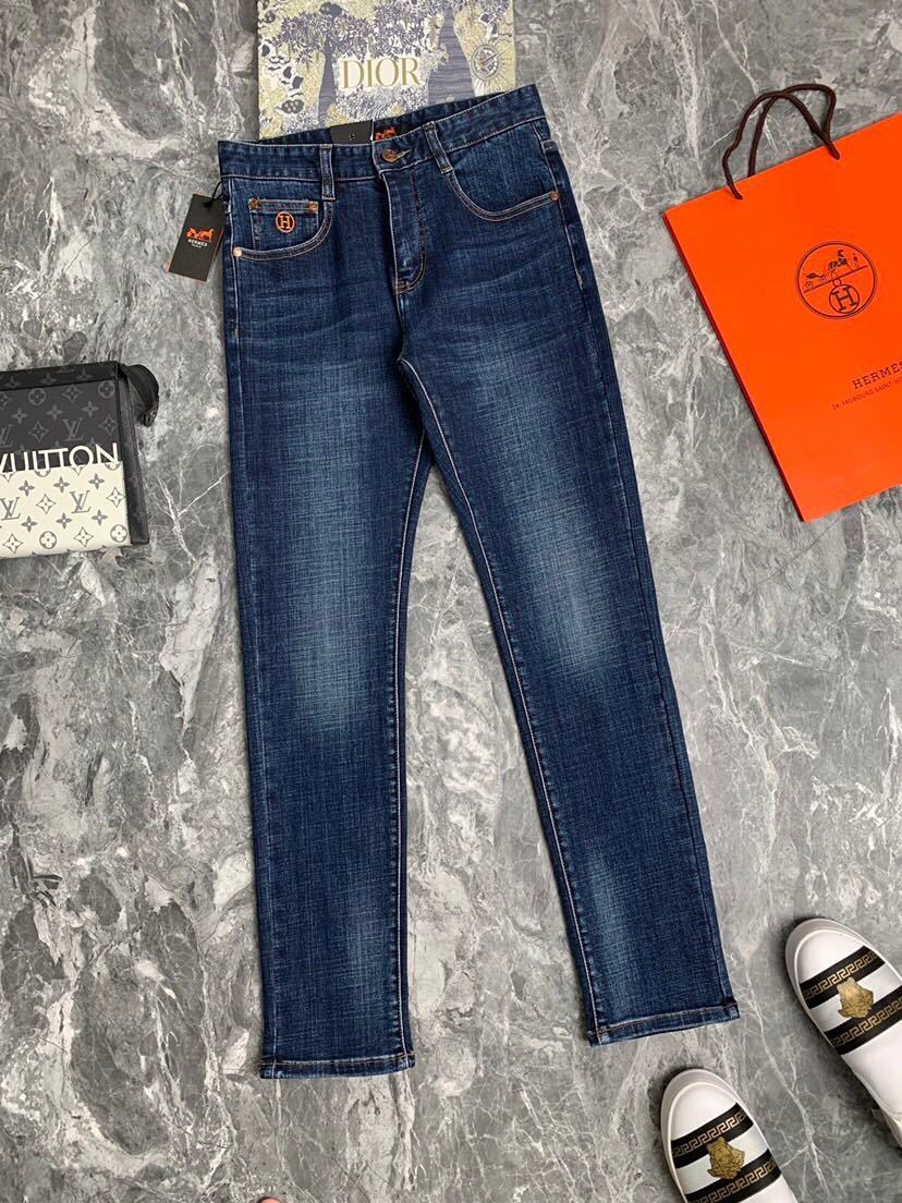 詳細な画像と価格を見て連絡する必要があります。