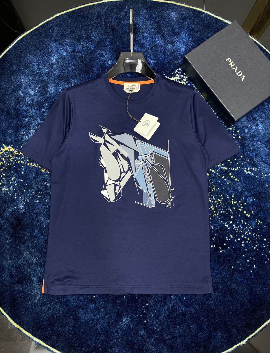 詳細な画像と価格を見て連絡する必要があります。