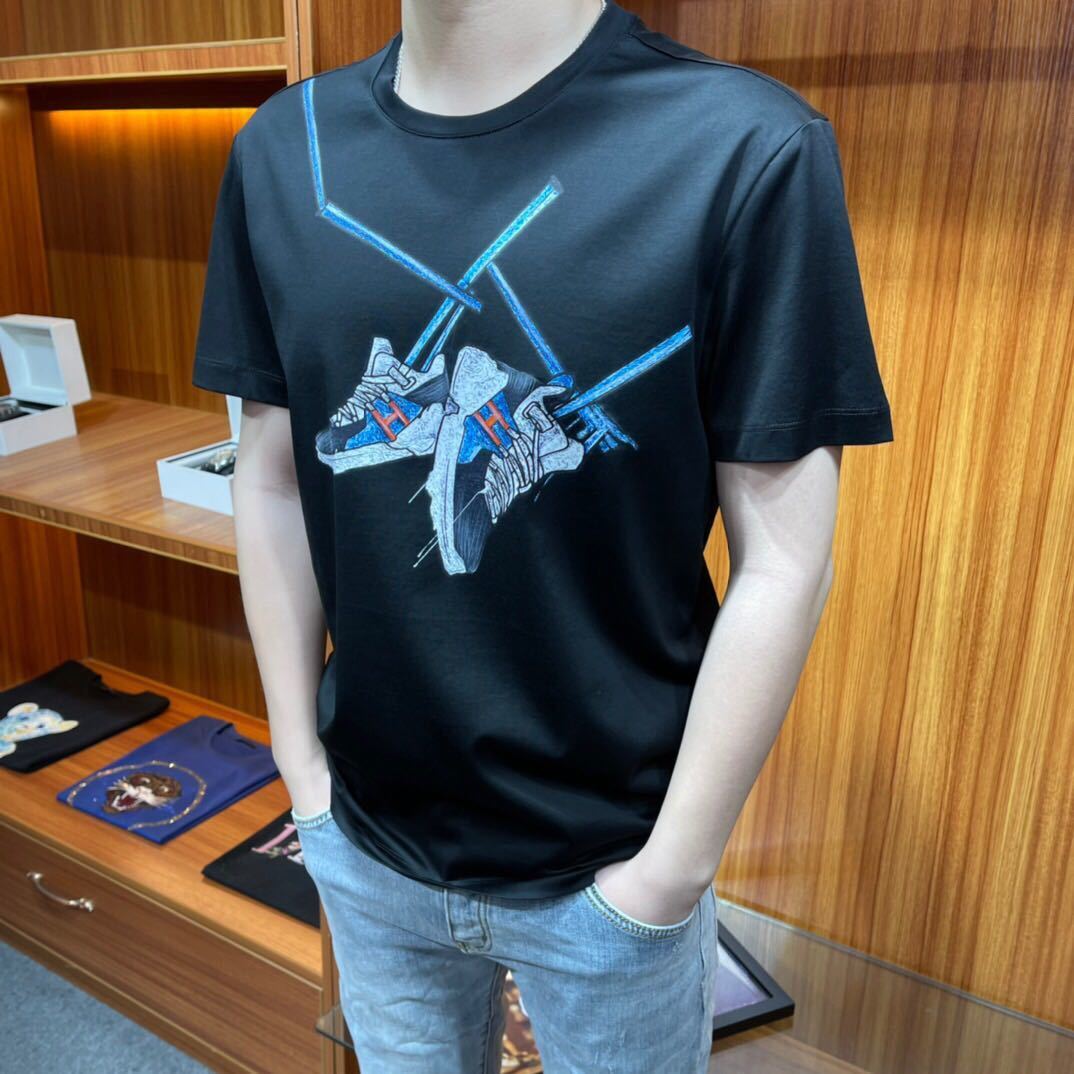 詳細な画像と価格を見て連絡する必要があります。