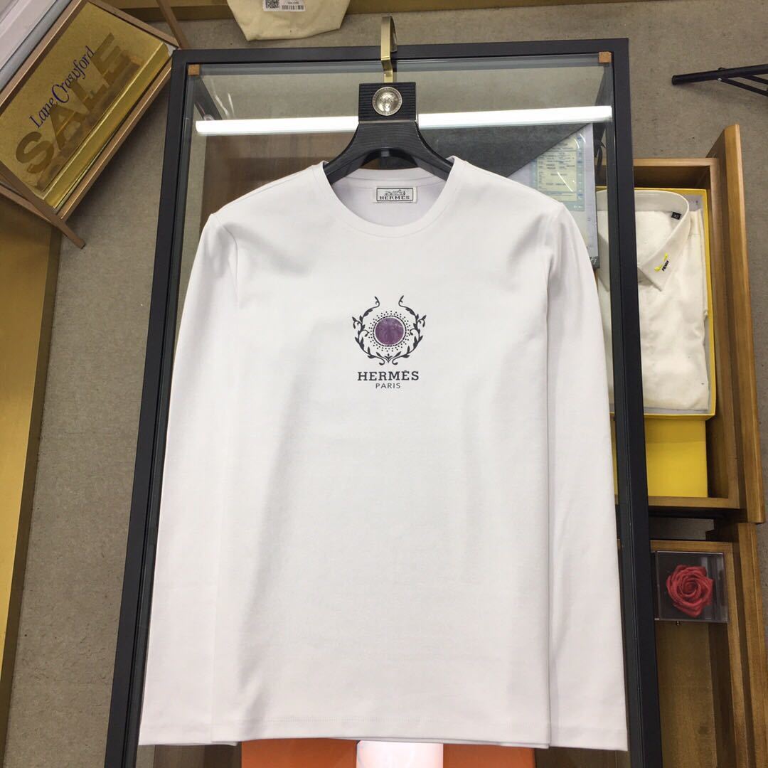 詳細な画像と価格を見て連絡する必要があります。