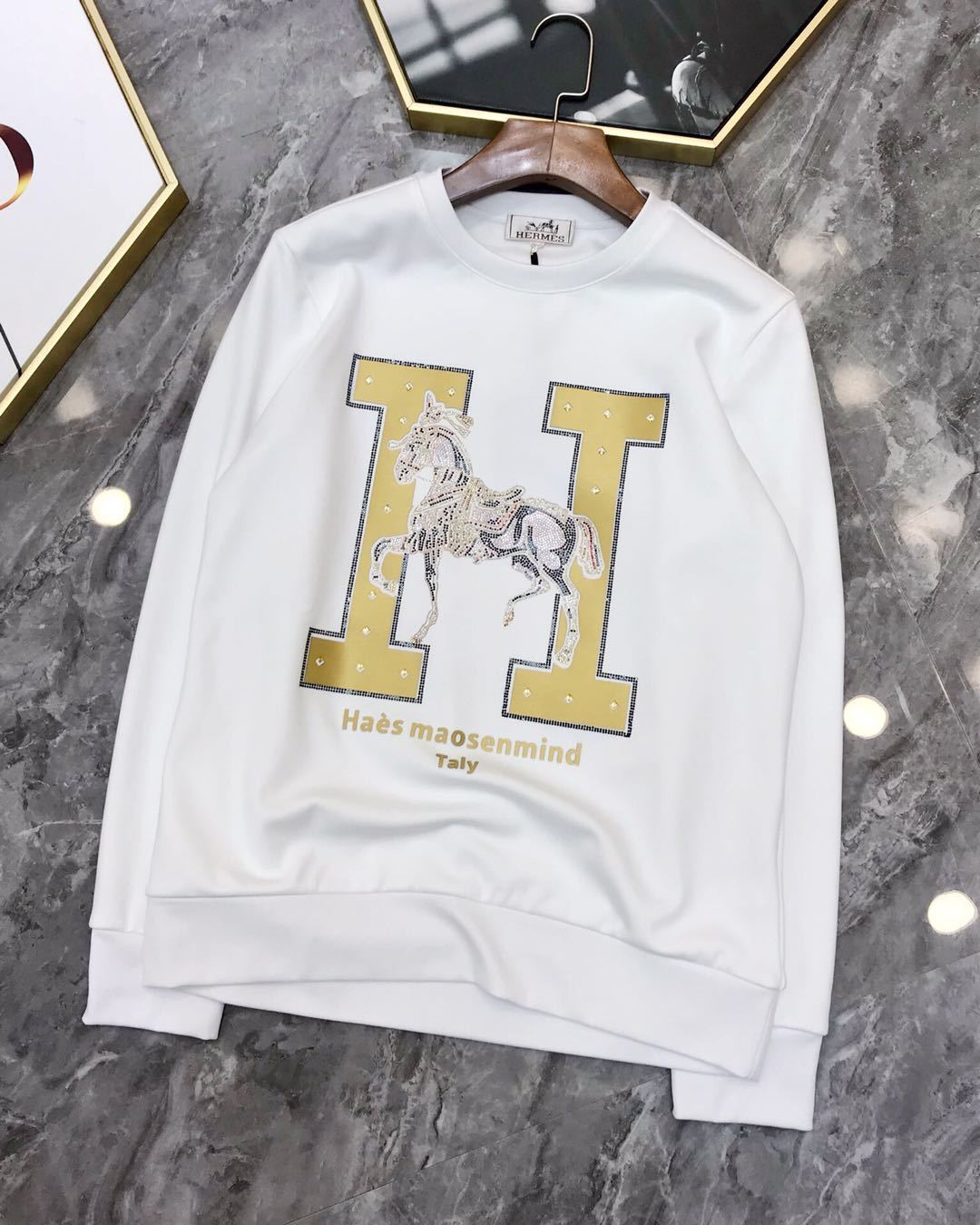 詳細な画像と価格を見て連絡する必要があります。