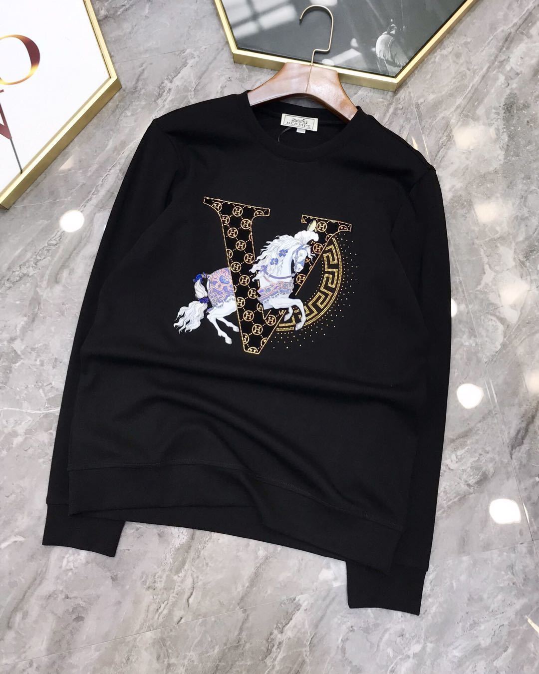 詳細な画像と価格を見て連絡する必要があります。