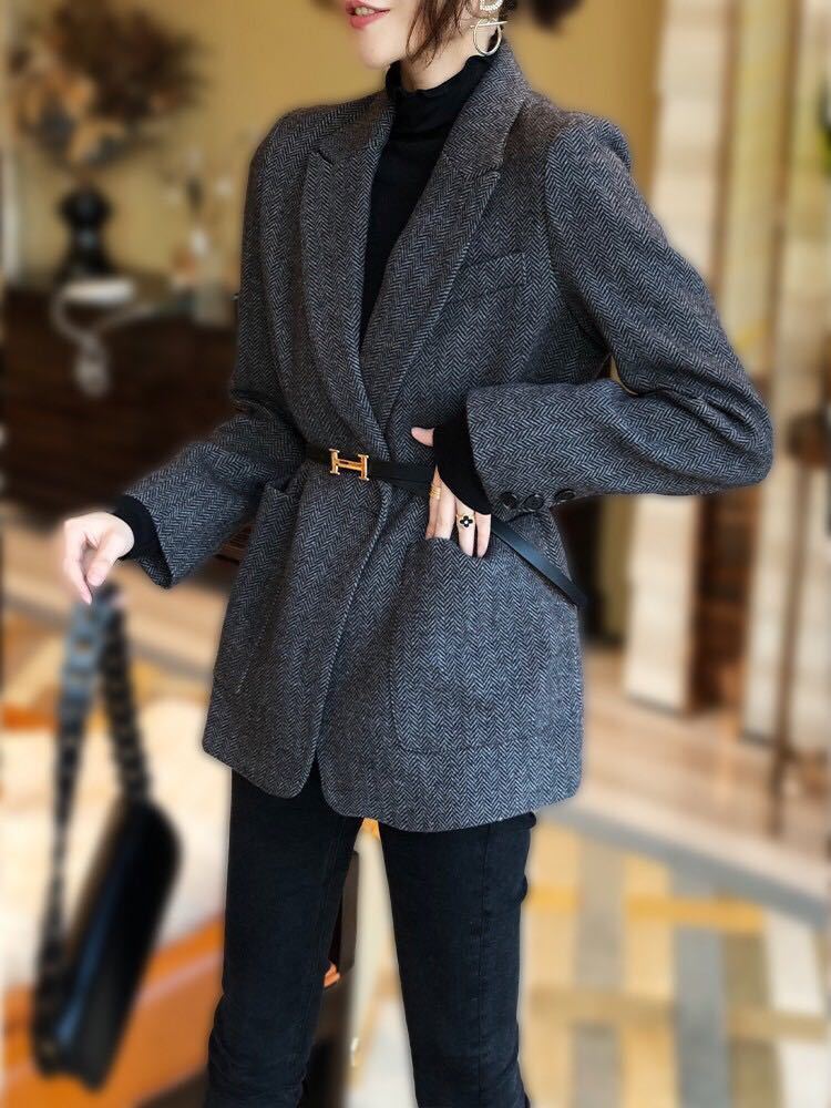 詳細な画像と価格を見て連絡する必要があります。