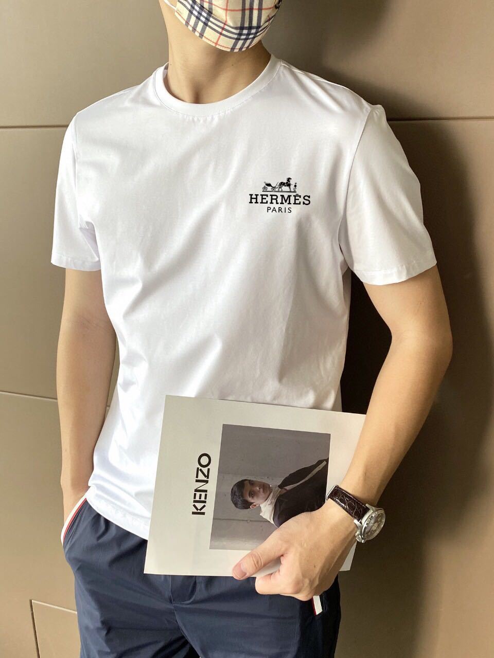 詳細な画像と価格を見て連絡する必要があります。