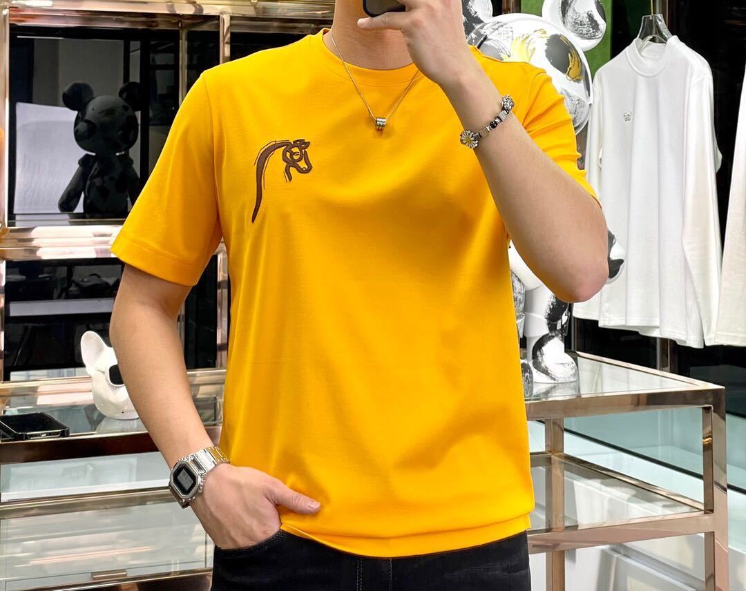 詳細な画像と価格を見て連絡する必要があります。