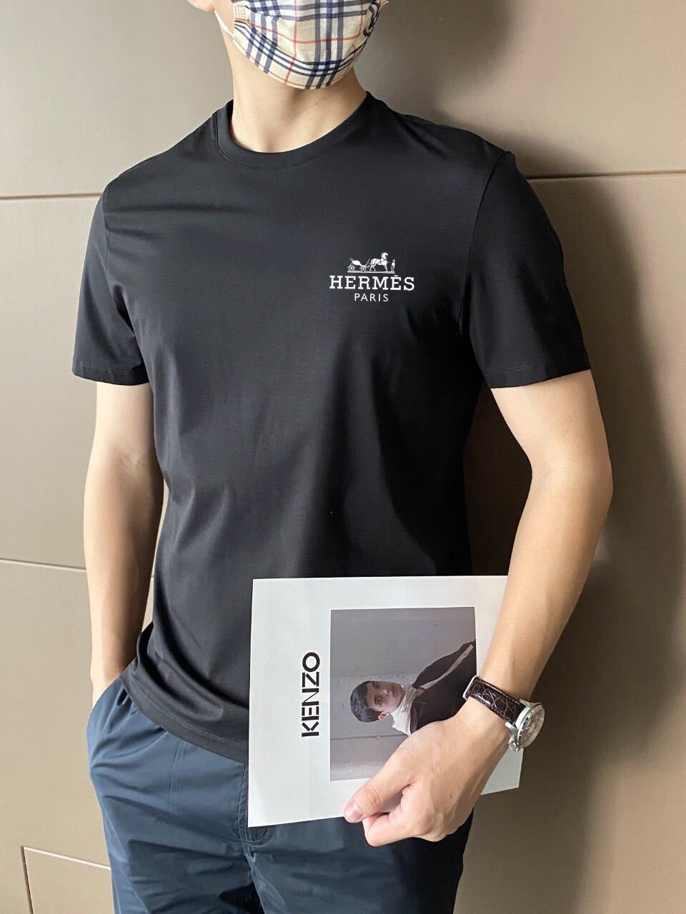 詳細な画像と価格を見て連絡する必要があります。