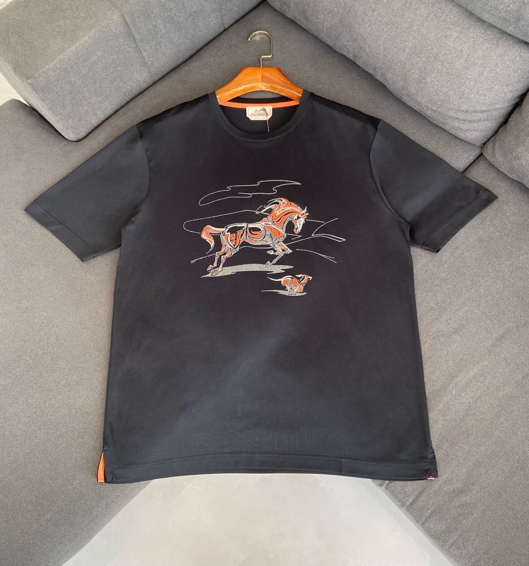 詳細な画像と価格を見て連絡する必要があります。