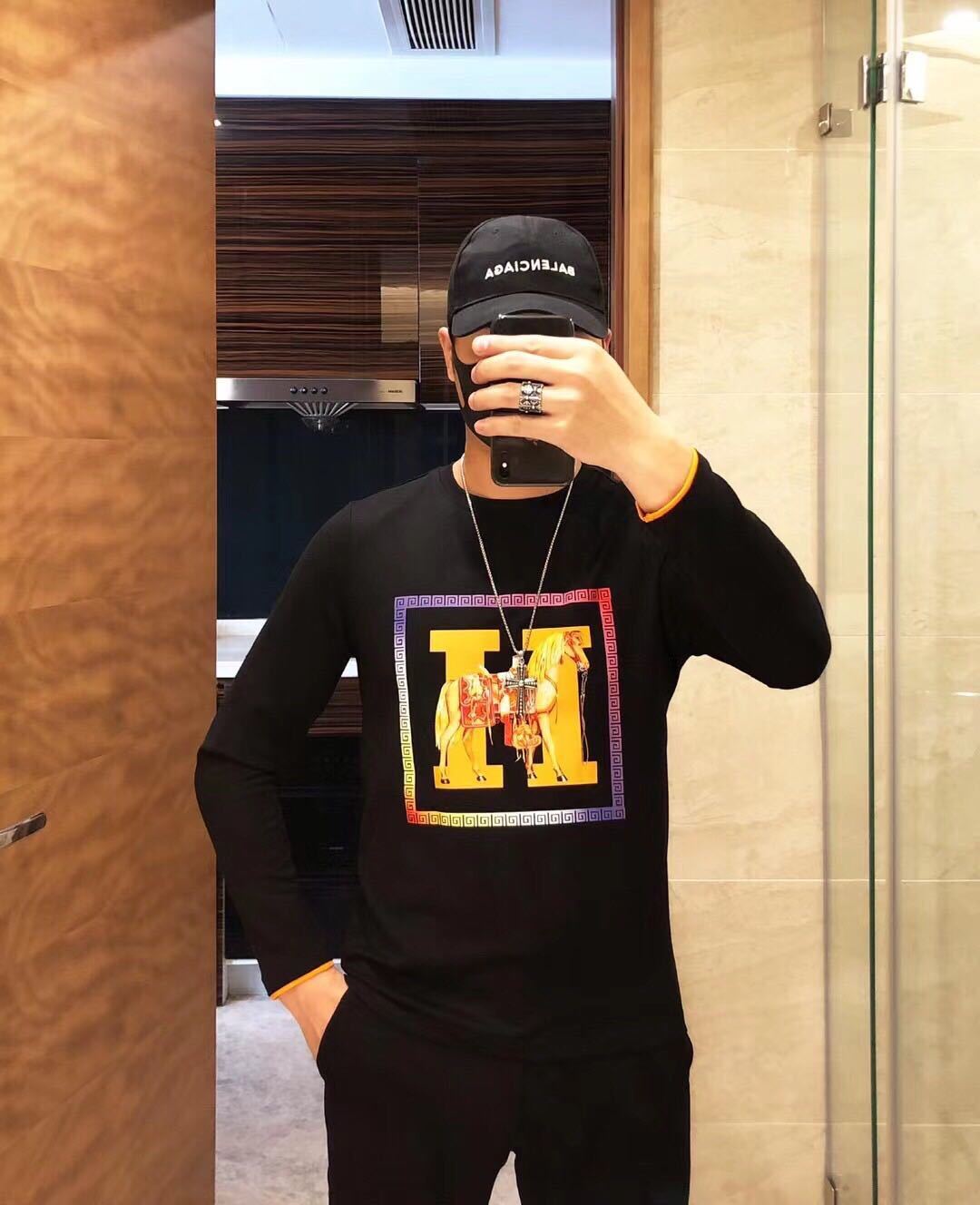 詳細な画像と価格を見て連絡する必要があります。