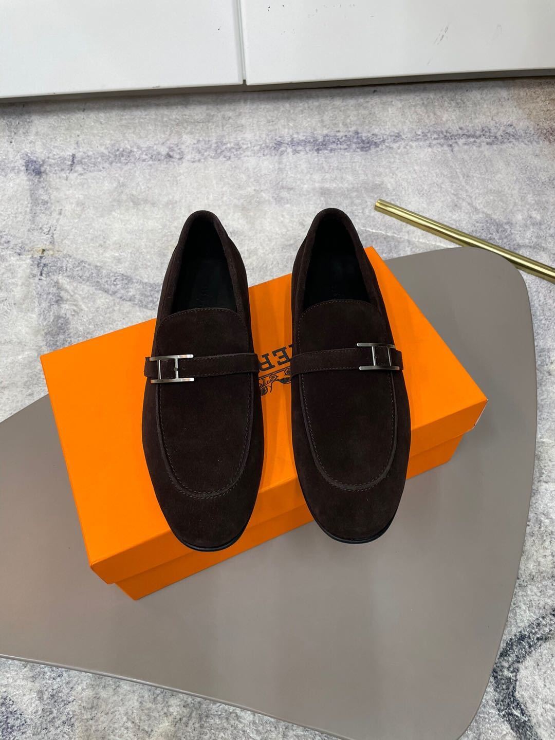 詳細な画像と価格を見て連絡する必要があります。