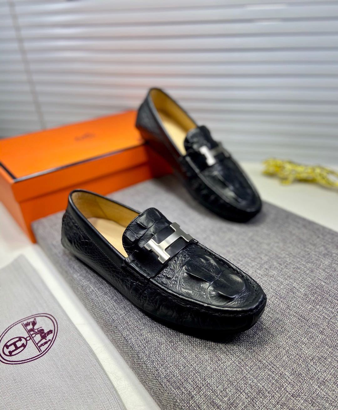 詳細な画像と価格を見て連絡する必要があります。