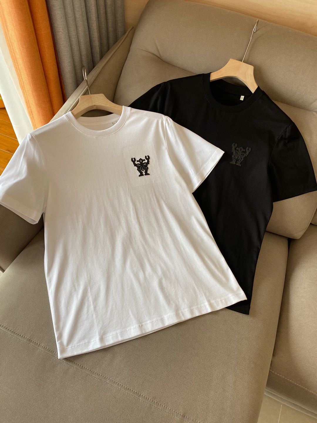 詳細な画像と価格を見て連絡する必要があります。