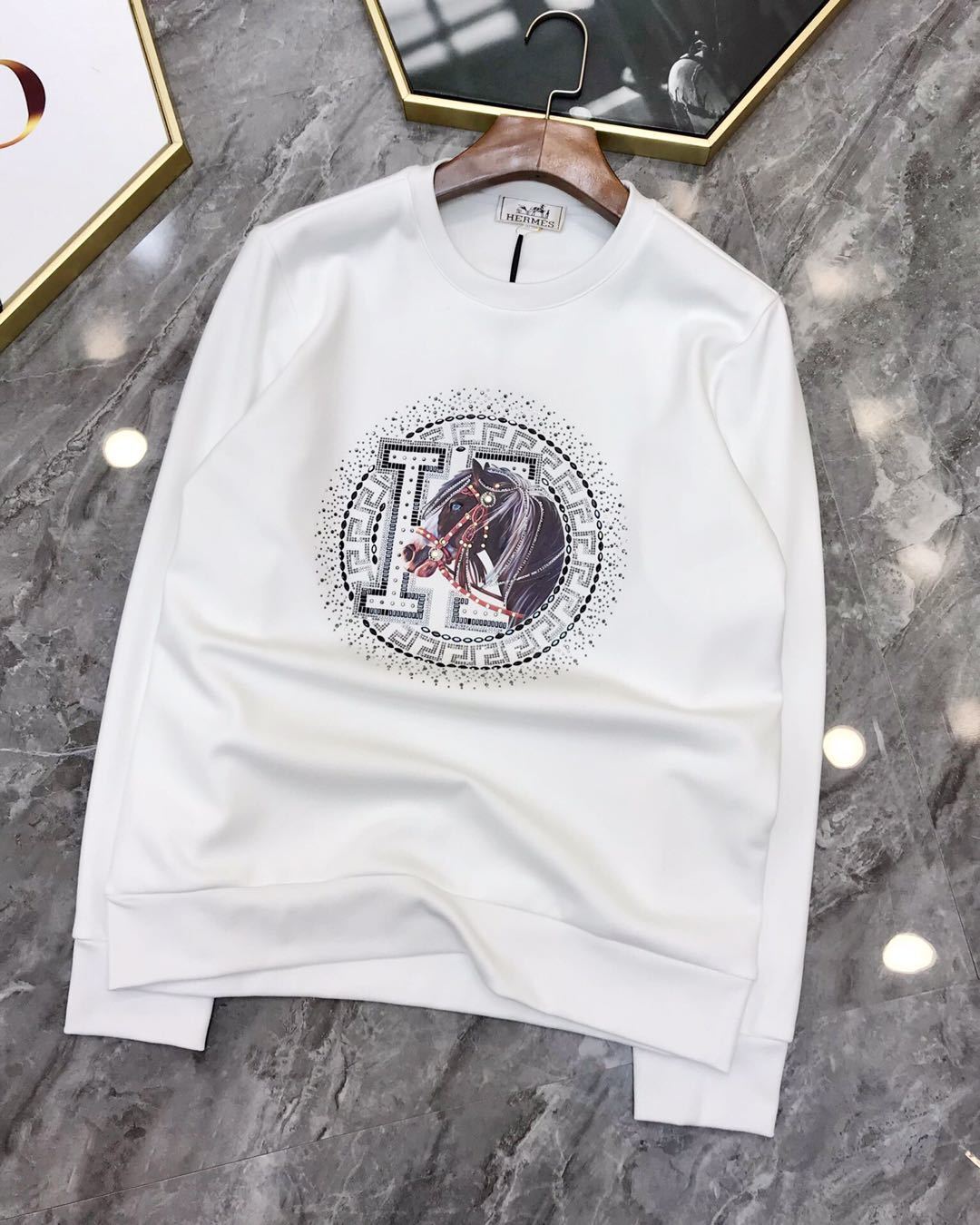 詳細な画像と価格を見て連絡する必要があります。